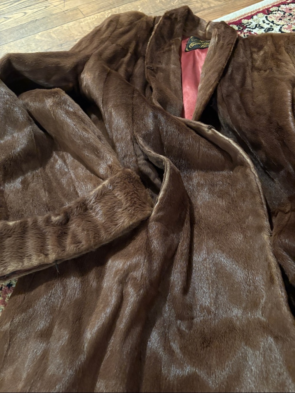Otter Fur Coat - Picture 7 of 11